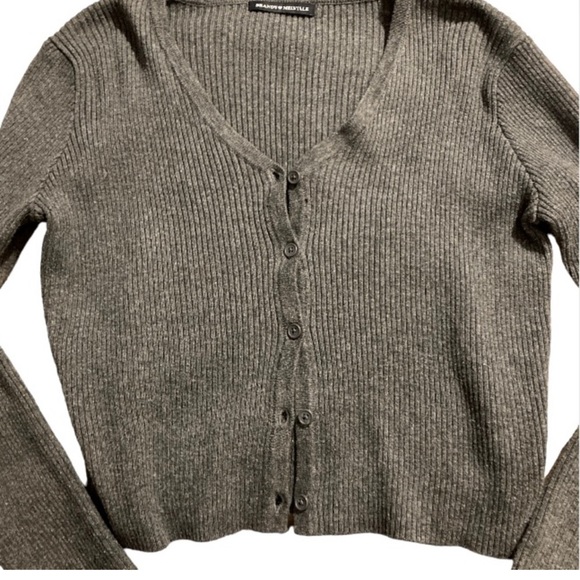 Brandy Melville Shannon Sweater in Dark Grey - Picture 5 of 7